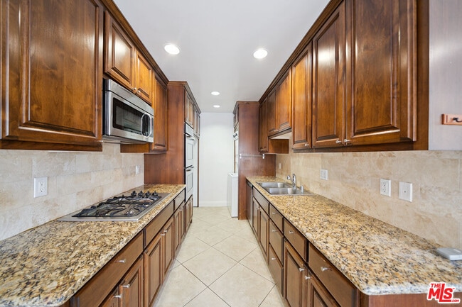 Photo - 133 N Swall Dr Unidad 102