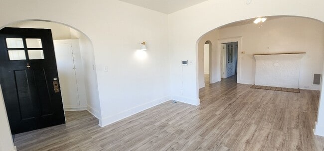 Photo - Large Sunny 4 Bedroom 3 Bath Country Style...