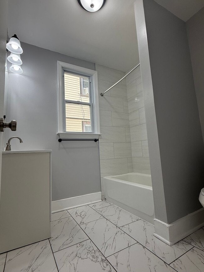 Photo - 253 Ampere Pkwy Unit 1