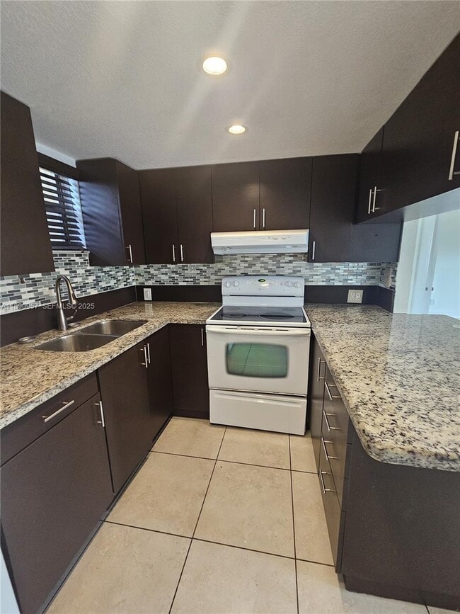 Building Photo - 8290 Lake Dr Unit 303