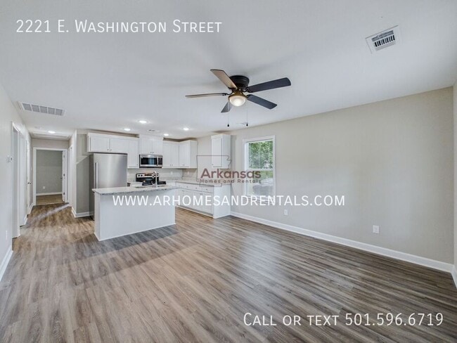 Photo - 2221 E Washington Ave