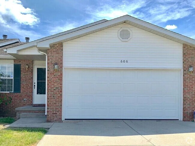 Building Photo - BEAUTIFUL HOME