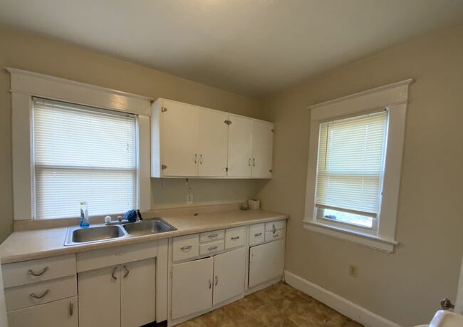 Photo - Simple and Comfortable 3-Bedroom, 1-Bathro...
