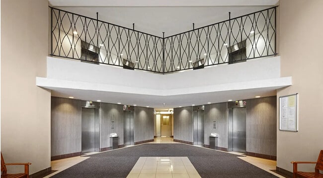 Photo - Rideau Towers