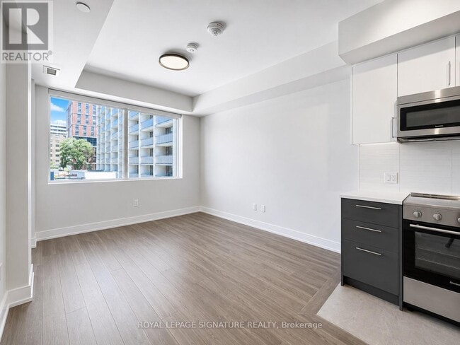 Photo - 664 Spadina Ave. Unit 205