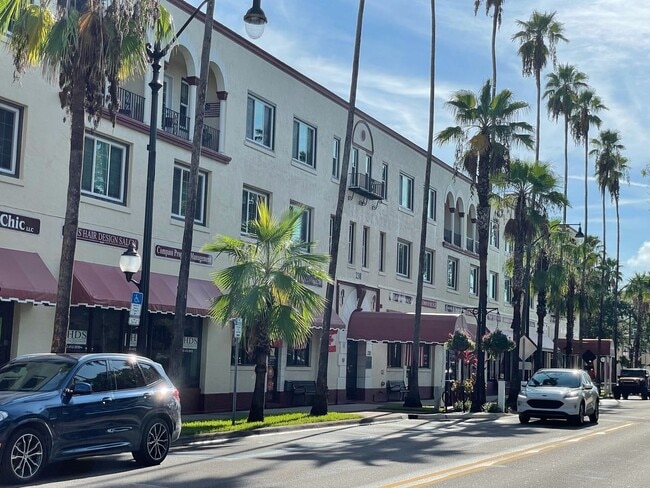 Building Photo - NEW PRICE on Adorable 1BR/1BA Condo in Downtown Venice Unit 214