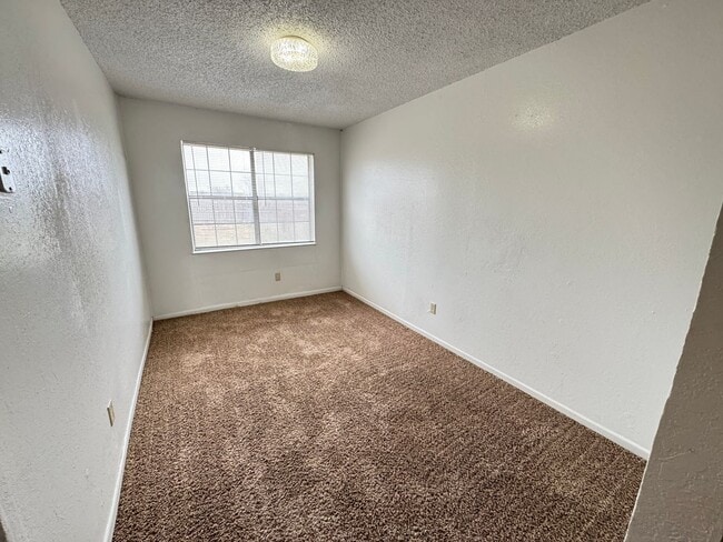 Photo - 1006 Eastside Dr Unidad Apt D