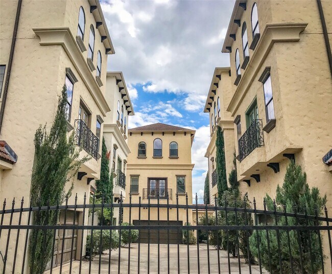 Building Photo - 1432 W 21st St Unit F