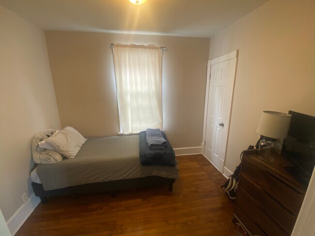 Photo - 2725 N Bremen St Unidad Lower