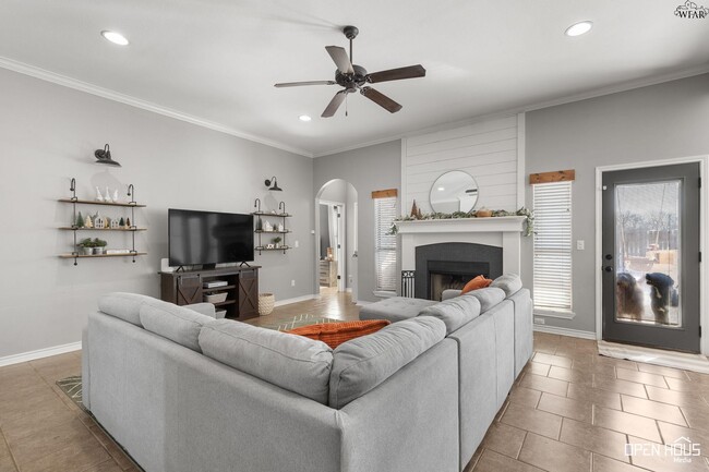 Photo - 2103 E Hunters Glen