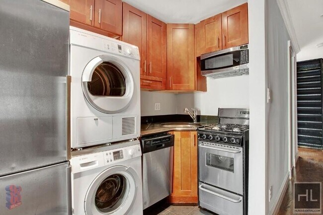 E 12TH ST. - E 12TH ST. Apartment Unit 3