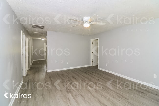 Photo - 300 Beaver Pointe Dr