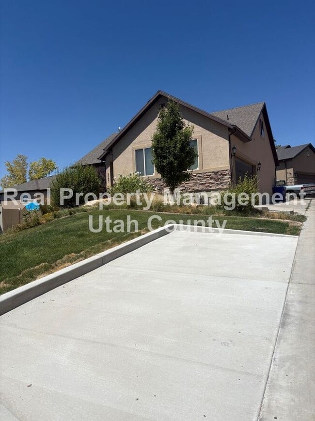 Building Photo - 2083 N Raspberry Dr Rental