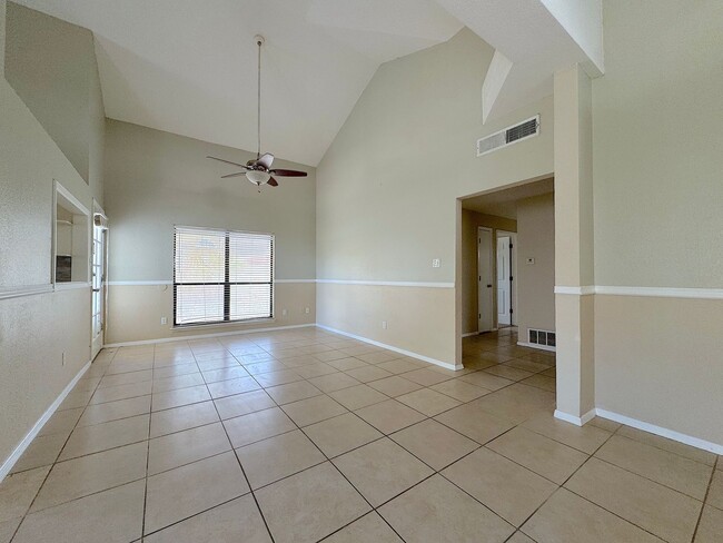 Photo - 1605 Cezanne Cir