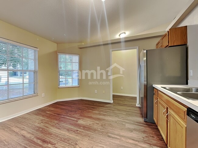 Photo - 1127 Dunbridge St