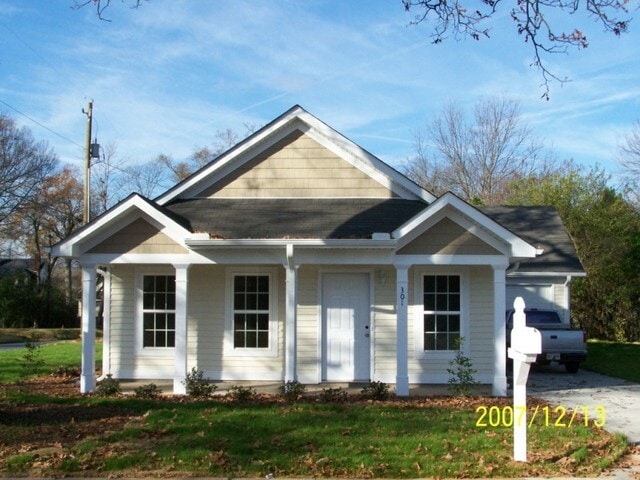 Photo - 301 N 12th St House