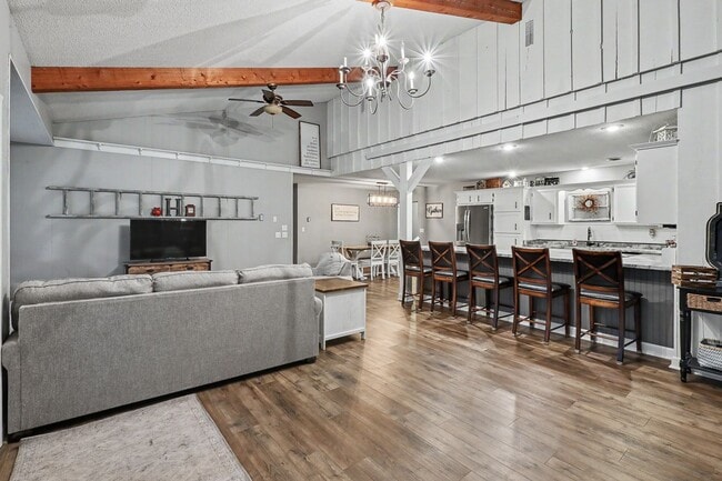 Building Photo - Rent: $2750; 6 beds 3 baths