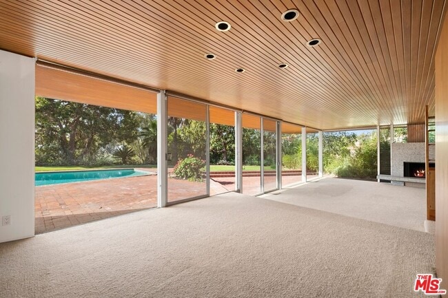 Photo - 590 N Tigertail Rd