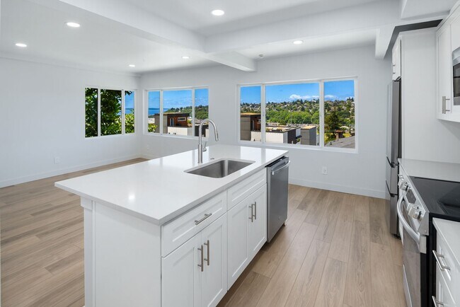 Photo - 2567-2569 13th W Unit 2567.5