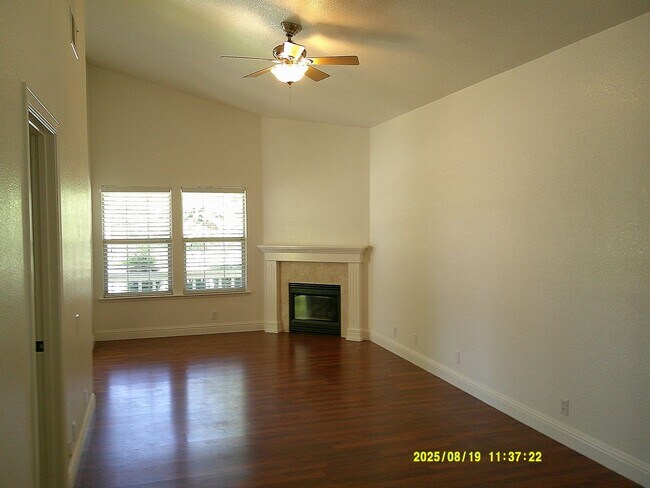 Photo - 1120 Tulip Ln