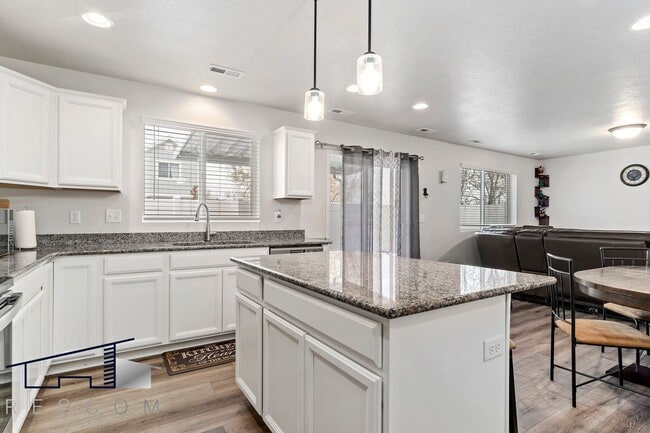 Photo - West Haven Utah 3 Bedroom 2.5 Bathroom Home!