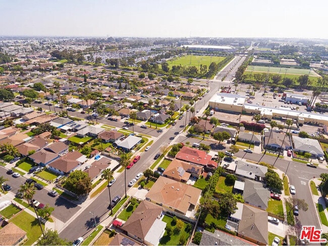 Photo - 430 E 184th St