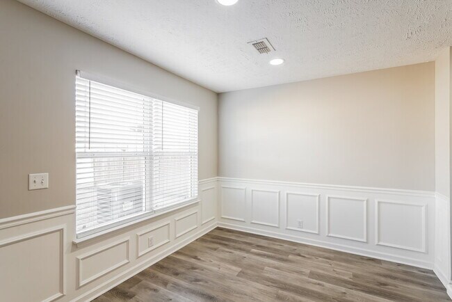 Photo - 1711 Bellamy Ln