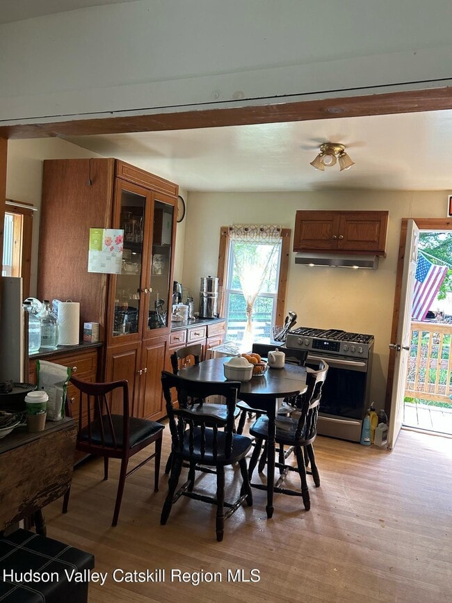 Photo - 879 Samsonville Rd