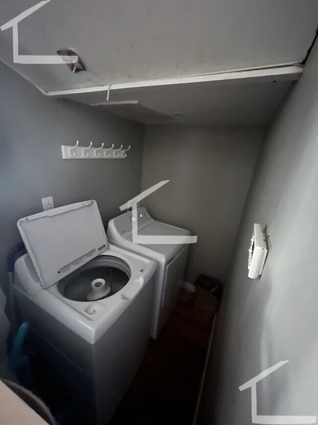 Photo - Huge 5 bed in Mission Hill