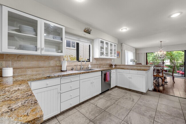 Photo - 4953 Lakeridge Terrace W