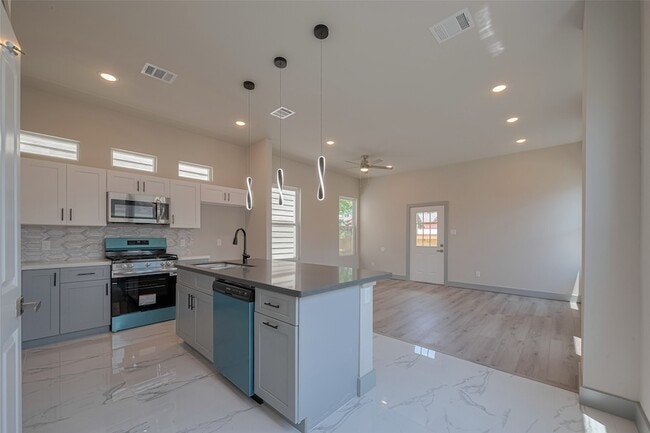 Photo - 2414 Sam Wilson St