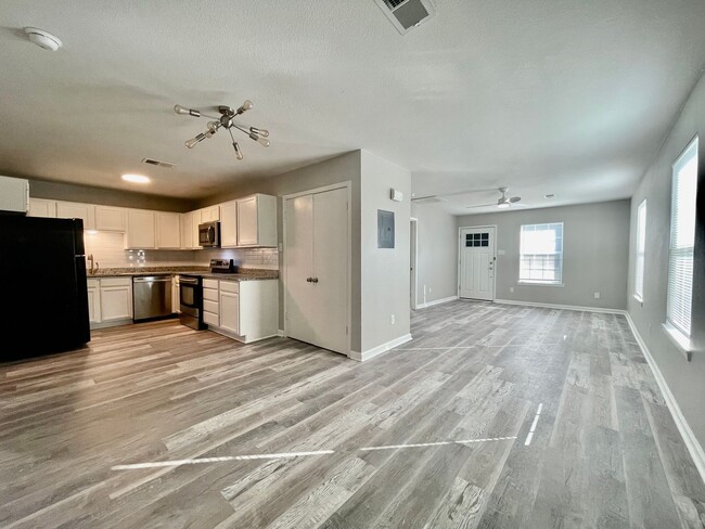 Photo - 903-903 Allen St Apartment Unit 901