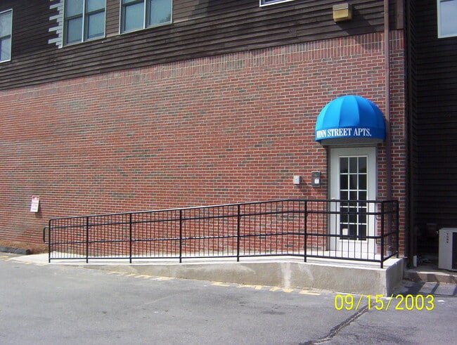 Building Photo - 65 Winn St Unit 1 Rental