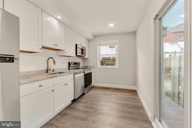 Photo - 1134 E Oxford St Townhome