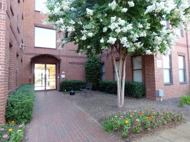 Building Photo - 721 Litty Ct Unit Apartment 302
