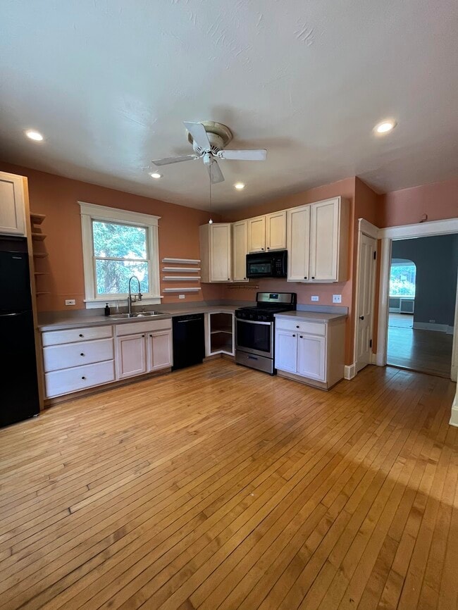 Photo - 1415 Greenleaf St