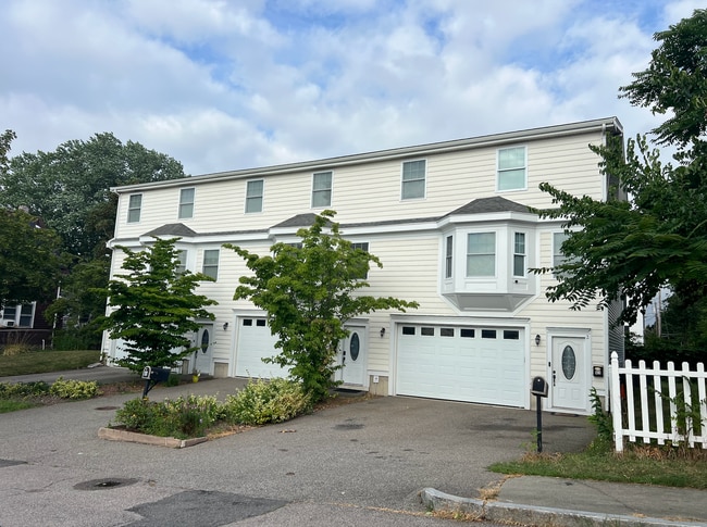 Building Photo - 3 Germain Ave Unit 2