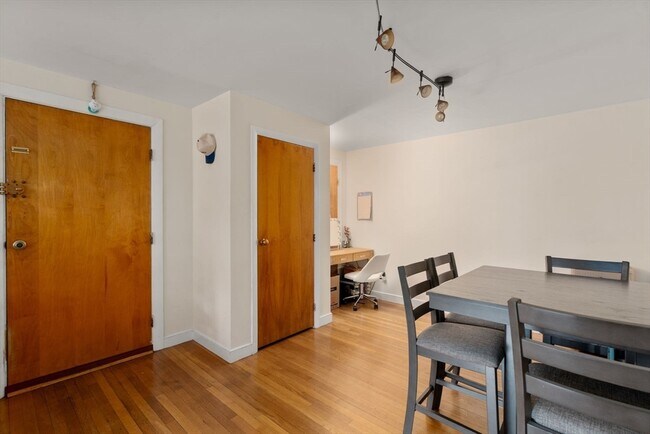 Photo - 14 Commonwealth Ct Unit 11