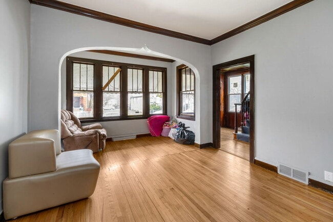 Photo - 11527 S La Salle St