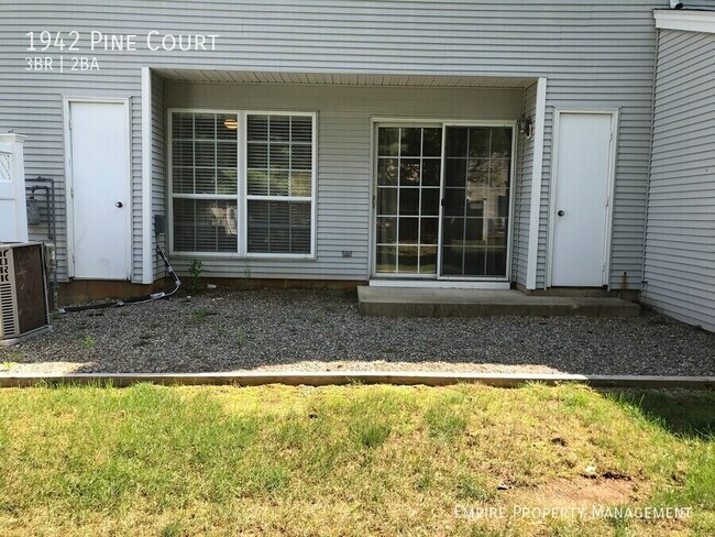 Photo - 1942 Pine Ct