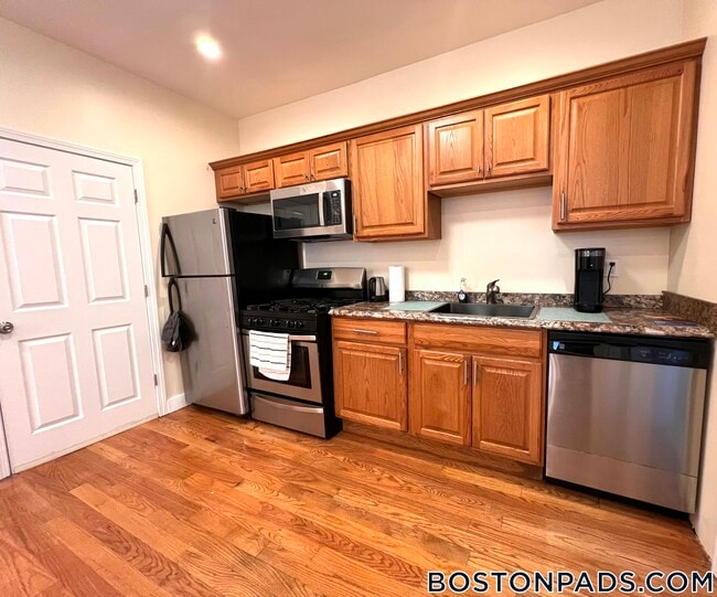 124 Charles St Unit 1
