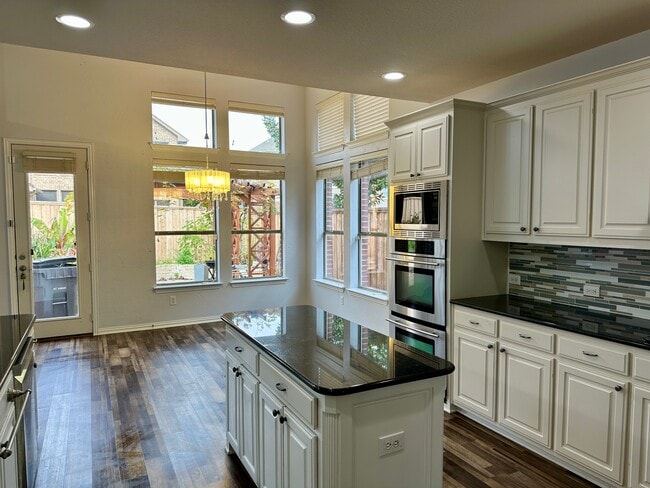 Photo - 928 Falcon Dr