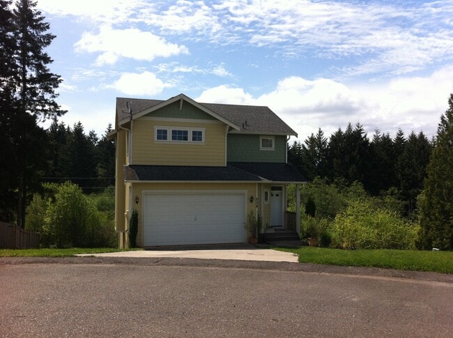 Building Photo - Beautiful 3 Story Home in Napavine