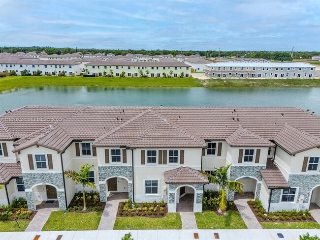 Building Photo - 2796 SE 26th Ave