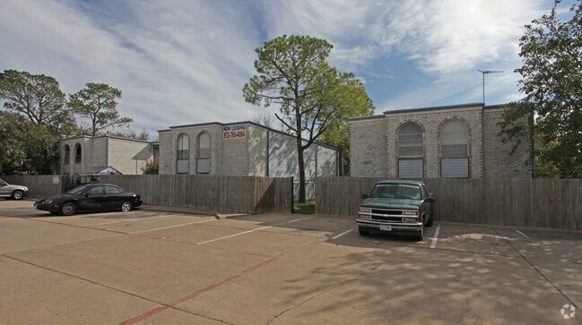 Photo - Scholar's Inn Apartments