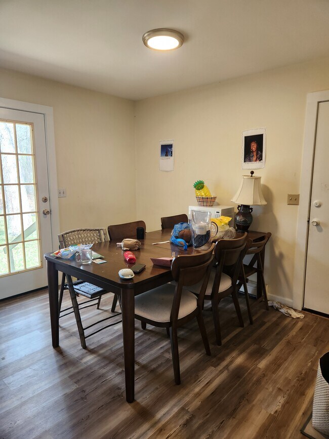 Photo - 13 Memorial Dr