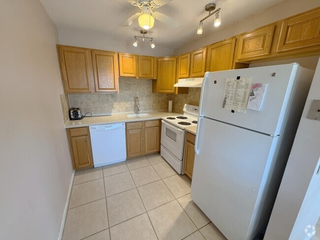 Building Photo - 125 Dorset C Rental