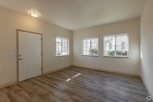 2BR, 1BA - 1021SF - Living Room