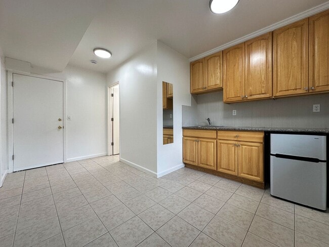 Building Photo - 2362-2364 20th Ave Unit 2362A Rental