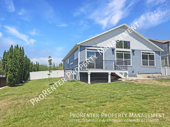 Photo - 1308 E Maple Way
